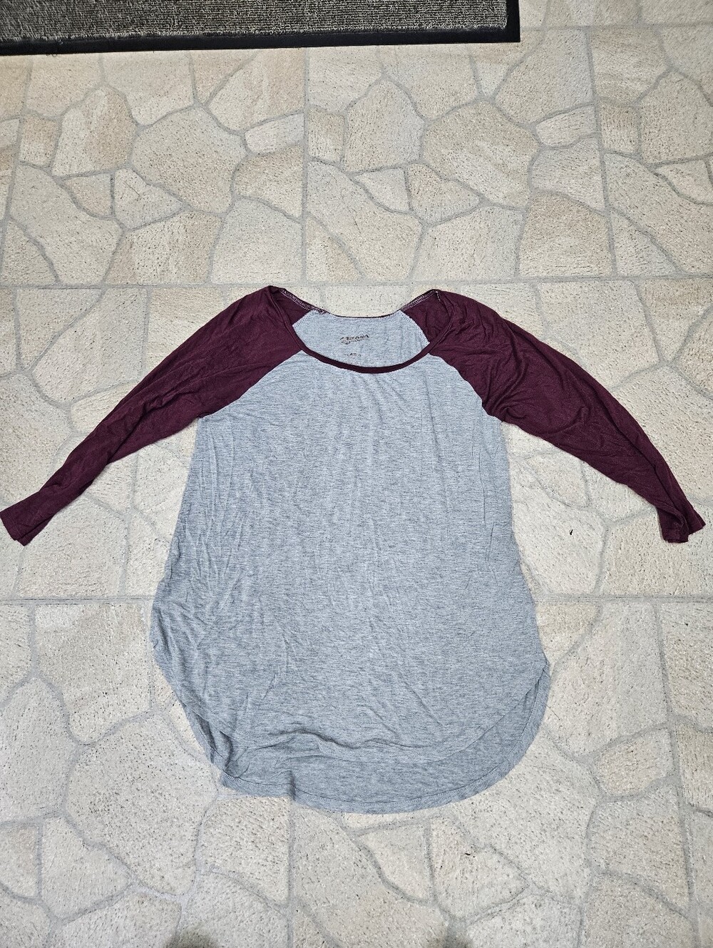 Women’s Arizona Two-Tone Raglan Top - Gray Body with Burgundy Sleeves